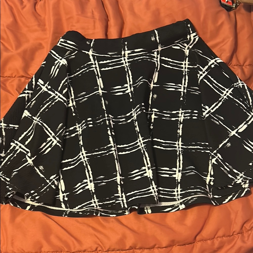 Stylish Black and White Plaid Skirt